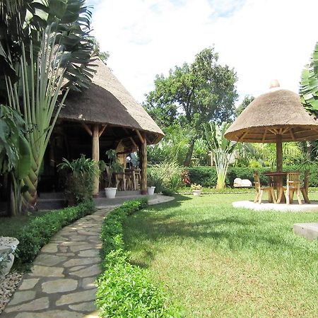 Precious Guesthouse Entebbe Eksteriør billede