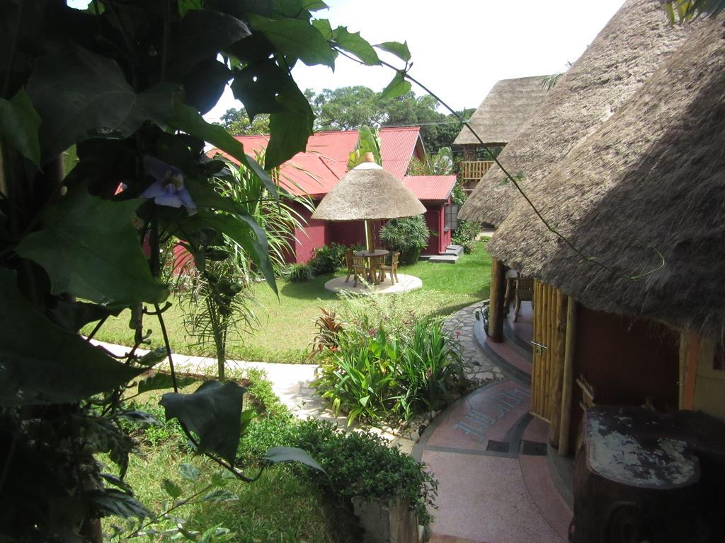 Precious Guesthouse Entebbe Eksteriør billede